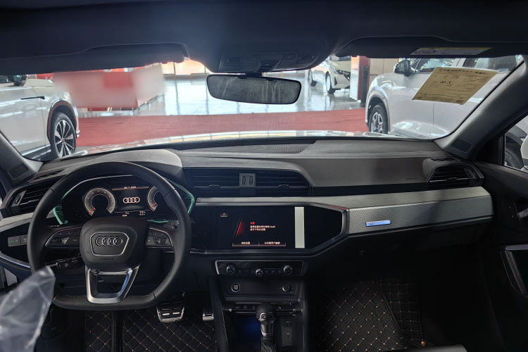 奥迪Q3 2025款 quattro 45周年典藏版 40TFSI 时尚动感型中控内饰7001
