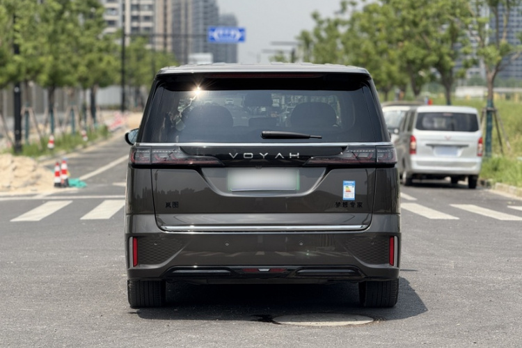 岚图汽车 岚图梦想家 2025款 PHEV 四驱尊贵鲲鹏版车身外观6002