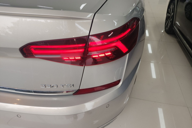 大众 帕萨特 2020款 330TSI 豪华版 国VI车身外观9
