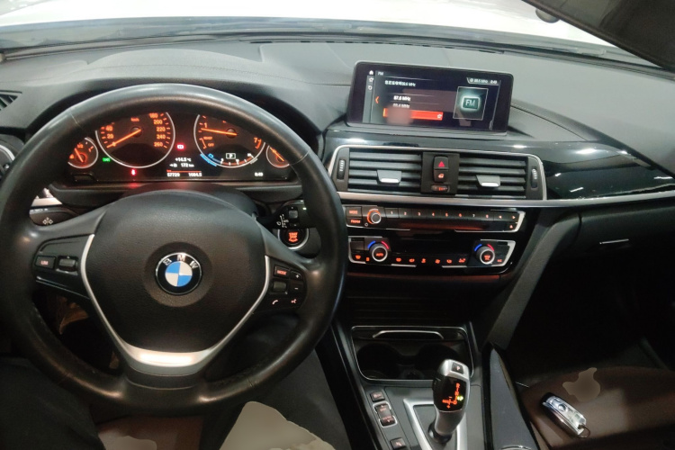 宝马3系 2019款 320Li 时尚型中控内饰7002