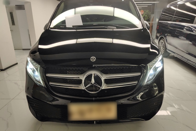 奔驰V级 2021款 V 260 领航版车身外观2