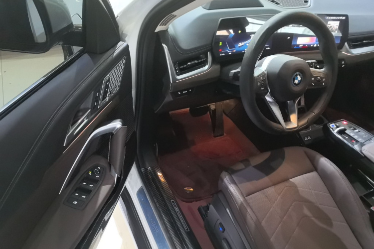 宝马iX1 2023款 xDrive30L X设计套装中控内饰7003