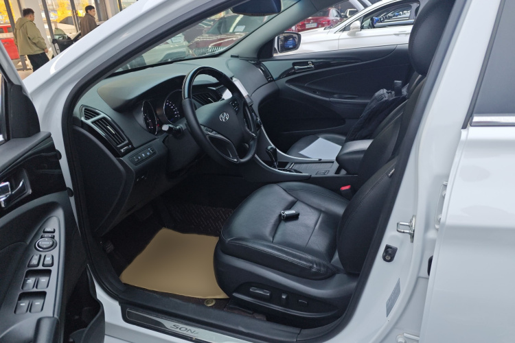 现代 索纳塔 2015款 经典 2.4L 自动领先版 国IV局部细节19