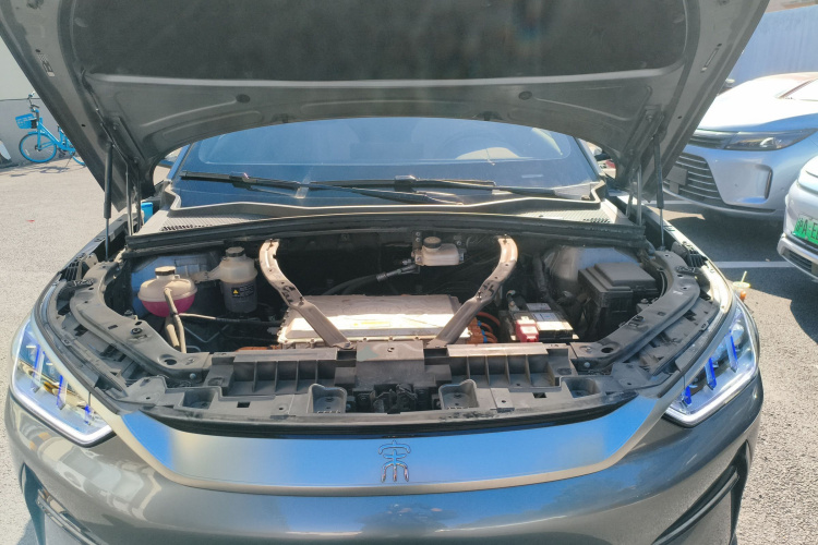 比亚迪 宋PLUS新能源 2021款 EV 旗舰型机舱底盘24
