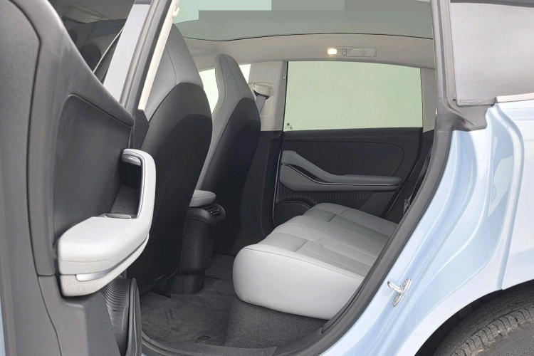 蔚来ET5 2022款 75kWh中控内饰7004