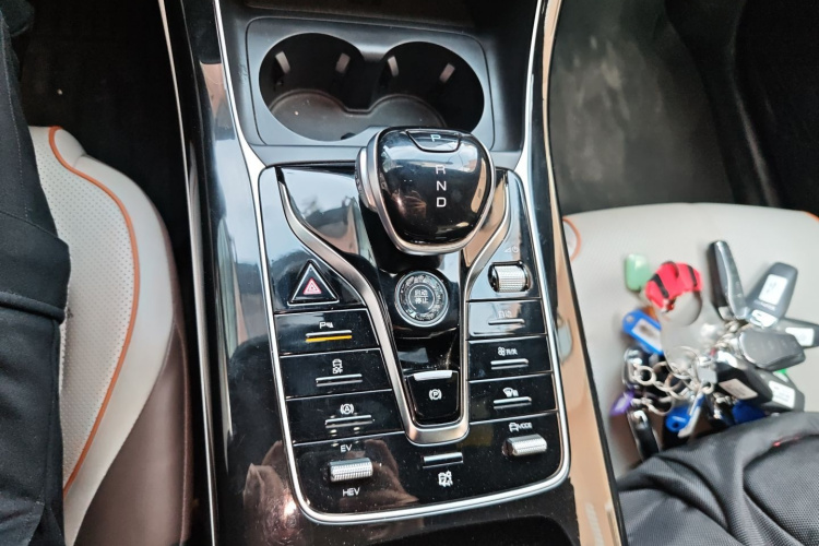 比亚迪 秦PLUS 2023款  冠军版 DM-i 120KM超越型局部细节18