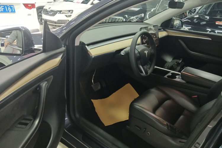 特斯拉 Model Y 2022款 后轮驱动版中控内饰20