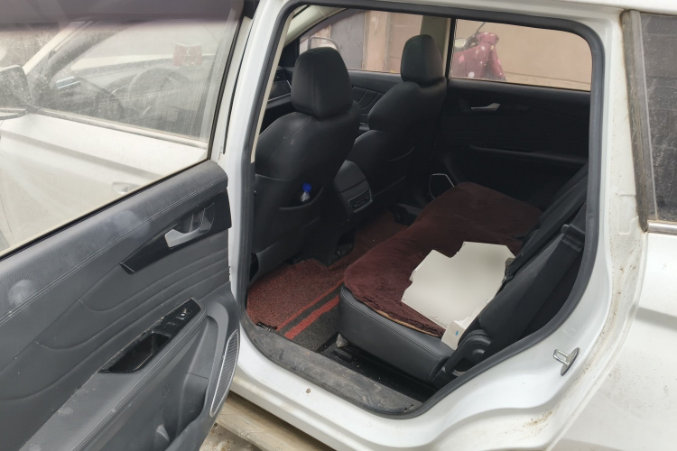 中国重汽VGV VGV U70 2020款 1.5T 手动精英天窗版 5座中控内饰21