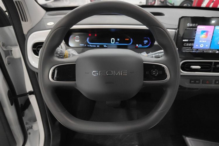 吉利银河 熊猫 2025款 210km 元气熊中控内饰13