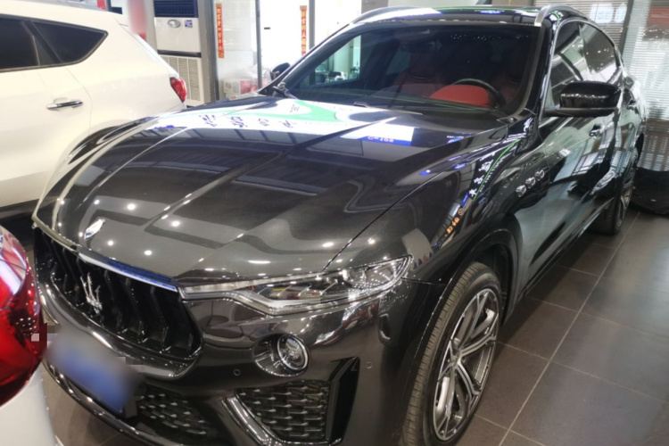 玛莎拉蒂 Levante 2022款 3.0T Modena车身外观2