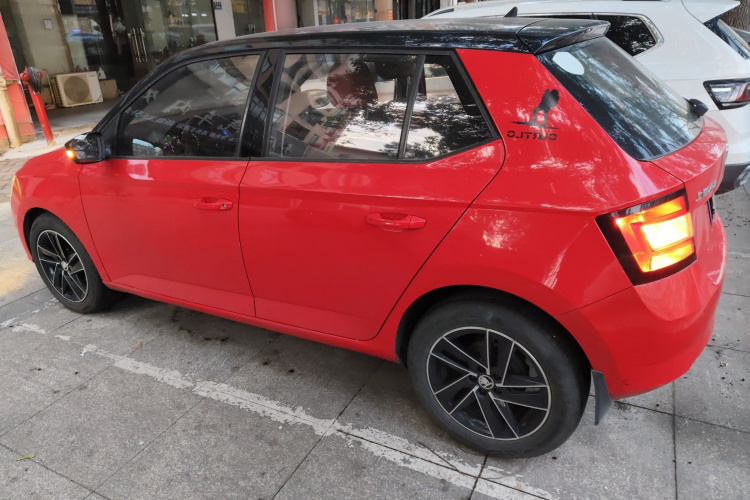 斯柯达 晶锐 2015款 1.6L 自动运动版车身外观4