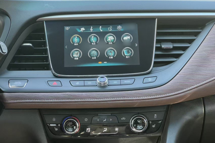 别克GL6 2018款 18T 6座尊贵型局部细节16