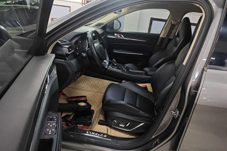 领克01 2021款 2.0TD 两驱型Pro中控内饰20