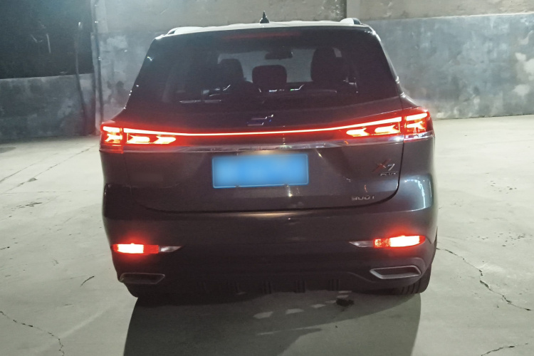 长安欧尚X7 PLUS 2022款 1.5T 蓝鲸版自动尊贵型车身外观6