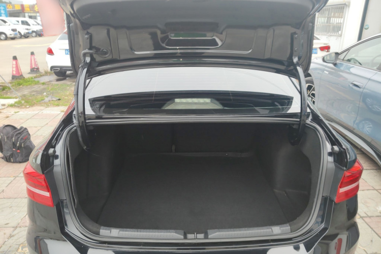 大众 朗逸 2018款 1.5L 自动风尚版 国V机舱底盘23