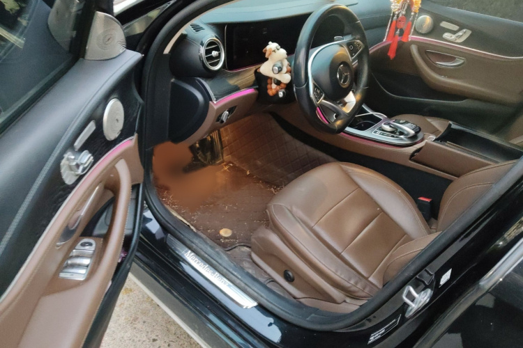 奔驰E级 2017款 E 300 L 运动豪华型中控内饰7003