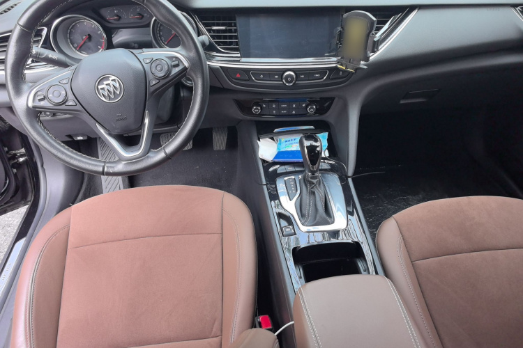 别克 君威 2019款 20T 精英型 国VI中控内饰7002