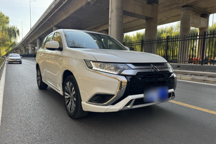 三菱 欧蓝德 2021款 2.0L 两驱畅行版 5座车身外观6003