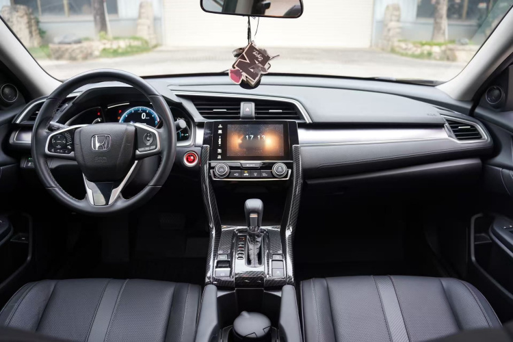 本田 思域 2016款 220TURBO CVT尊贵版中控内饰7010