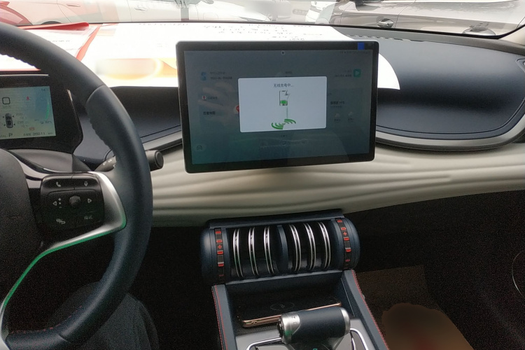 比亚迪 元PLUS 2022款 510KM 尊荣型中控内饰12