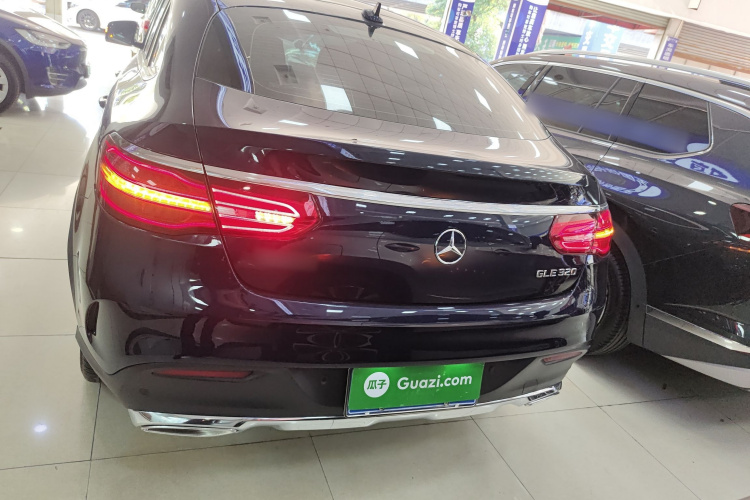 奔驰GLE轿跑 2017款 GLE 320 4MATIC 轿跑SUV车身外观6