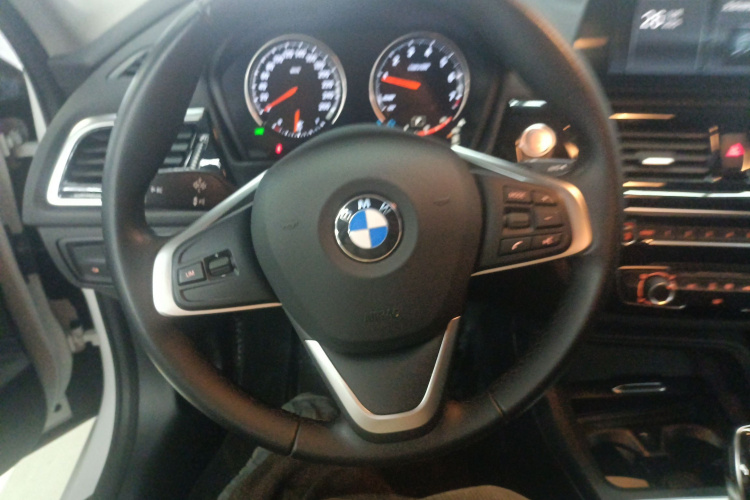 宝马1系 2023款 120i M运动版中控内饰13