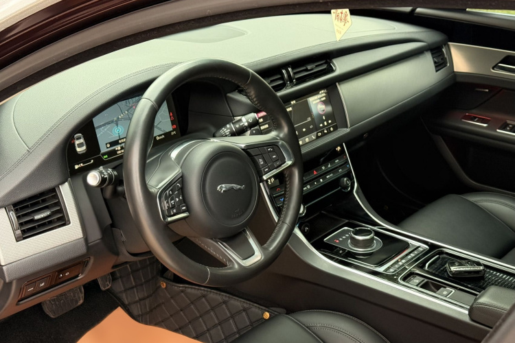 捷豹XFL 2020款 XFL 2.0T P200 两驱精英版中控内饰7014