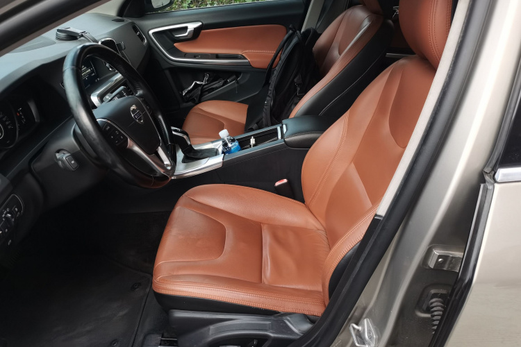 沃尔沃S60 2015款 S60L 2.0T 智远版中控内饰19