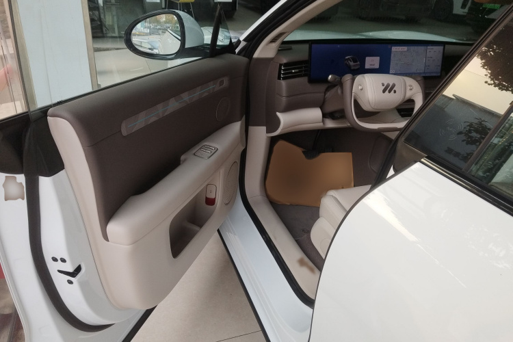 智己汽车 智己LS6 2026款 增程 52 Max中控内饰7003