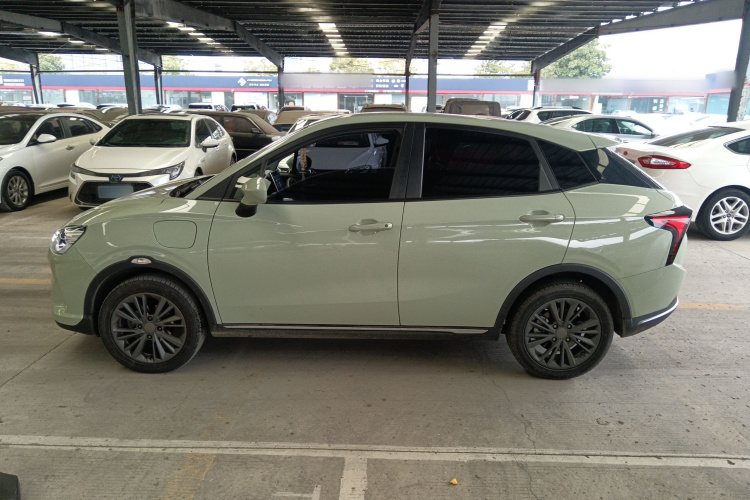 哪吒汽车 哪吒V 2022款 潮 400 Lite车身外观4