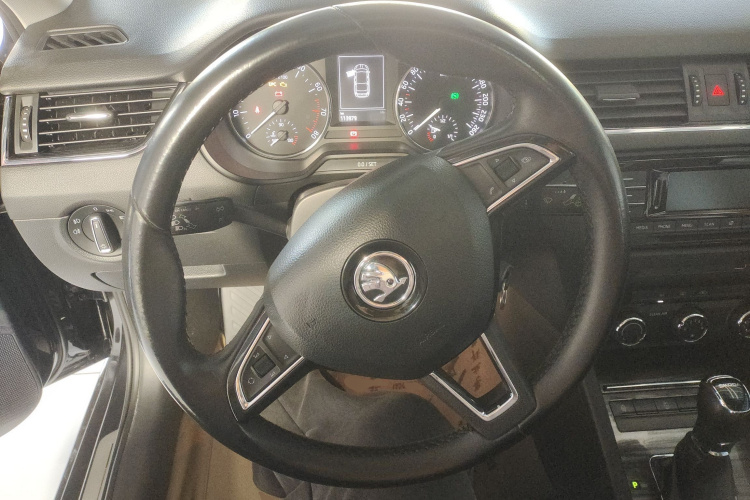 斯柯达 明锐 2017款 1.6L 自动智行版中控内饰13