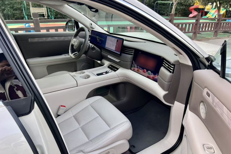 智己汽车 智己LS6 2026款 增程 52 Max中控内饰7003