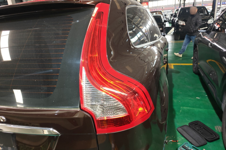 沃尔沃XC60 2017款 T5 AWD 智进版车身外观9