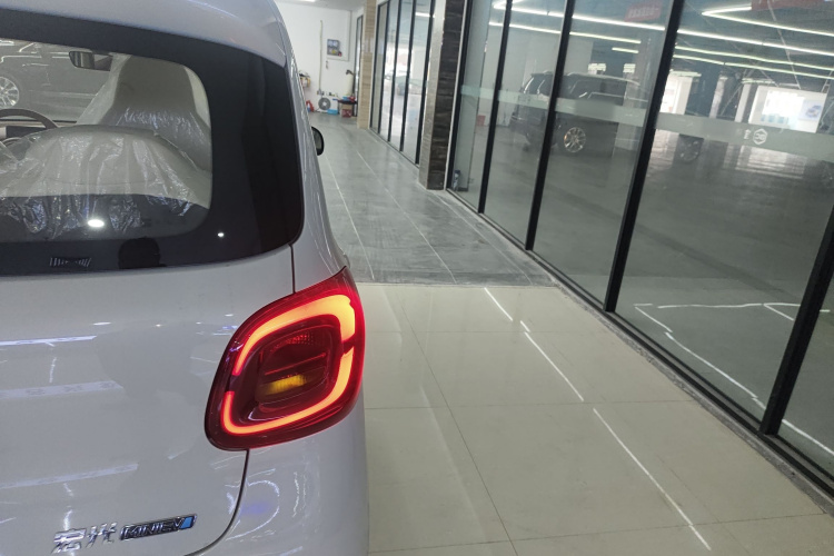 五菱汽车 宏光MINIEV 2025款 四门版 进阶款车身外观9