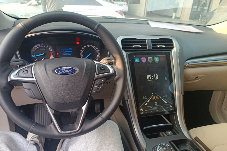 福特 蒙迪欧 2017款 EcoBoost 180 舒适型中控内饰12