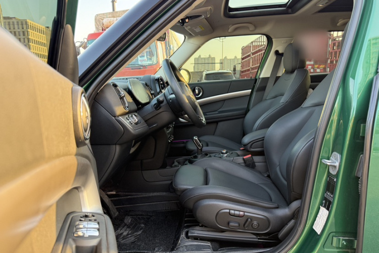MINI Countryman 2021款 1.5T COOPER 鉴赏家中控内饰7004