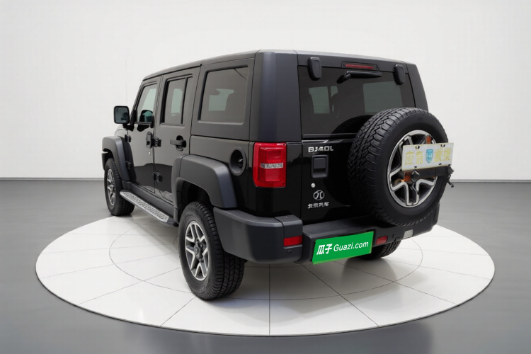 北京越野 北京BJ40 2016款 40L 2.3T 自动四驱尊享版车身外观5