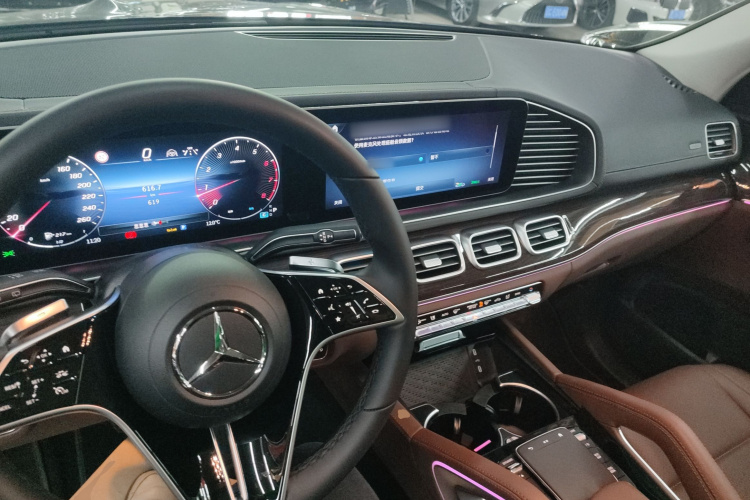 奔驰GLE 2025款 改款 GLE 350 4MATIC 动感型中控内饰12