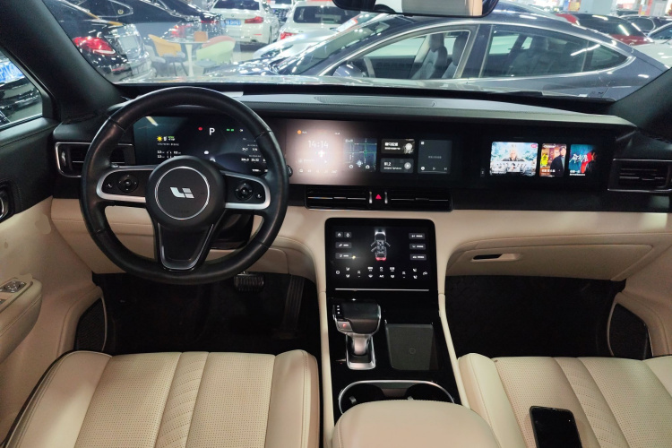 理想汽车 理想ONE 2020款 增程6座版中控内饰12