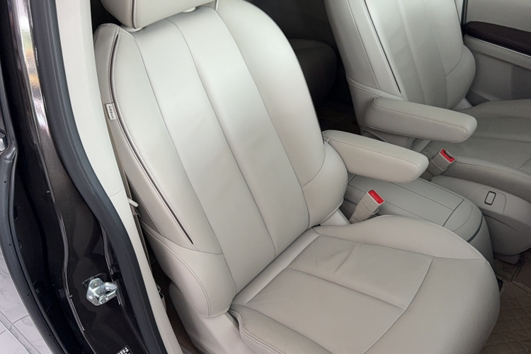 别克GL8 2021款 陆上公务舱 652T 豪华型局部细节41