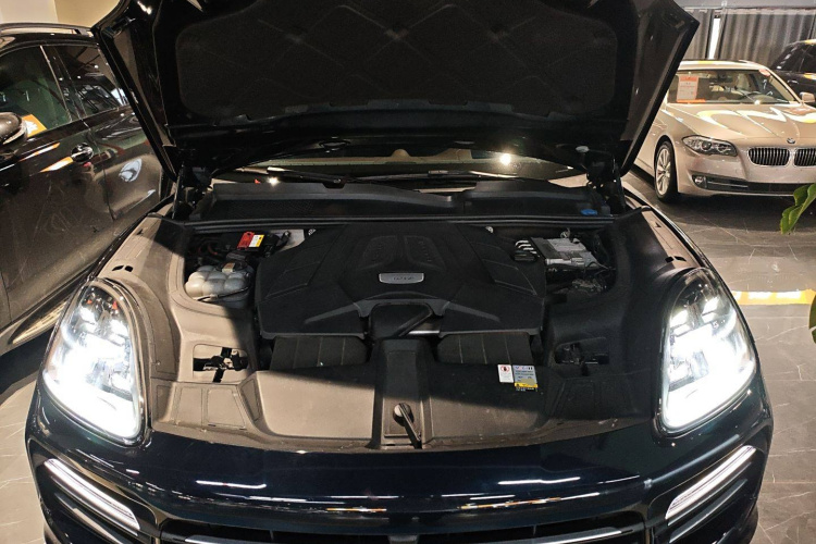 保时捷 2019款 Cayenne 3.0T机舱底盘24
