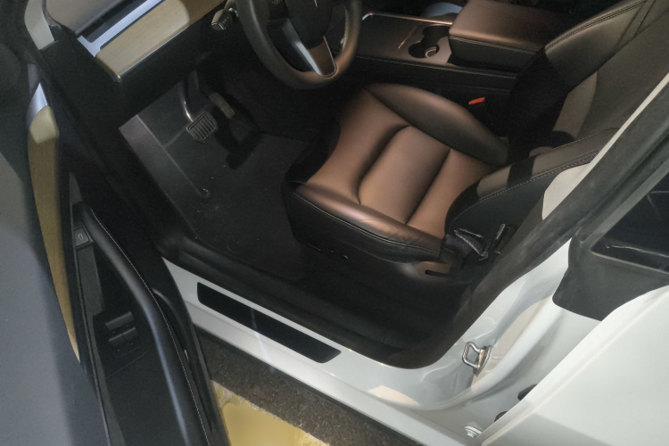 特斯拉 Model Y 2022款 改款 后轮驱动版中控内饰20