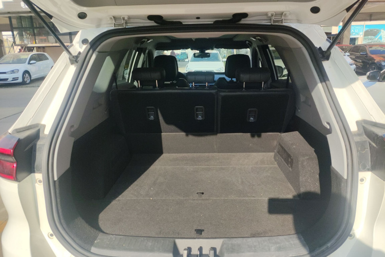 奇瑞 瑞虎8 2021款 鲲鹏版 290TGDI 自动逐风+版机舱底盘23