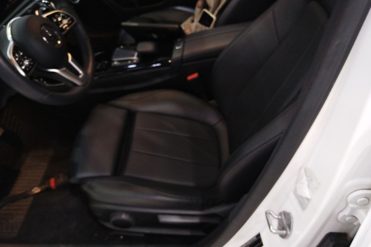 奔驰A级 2021款 改款 A 180 L 运动轿车中控内饰19