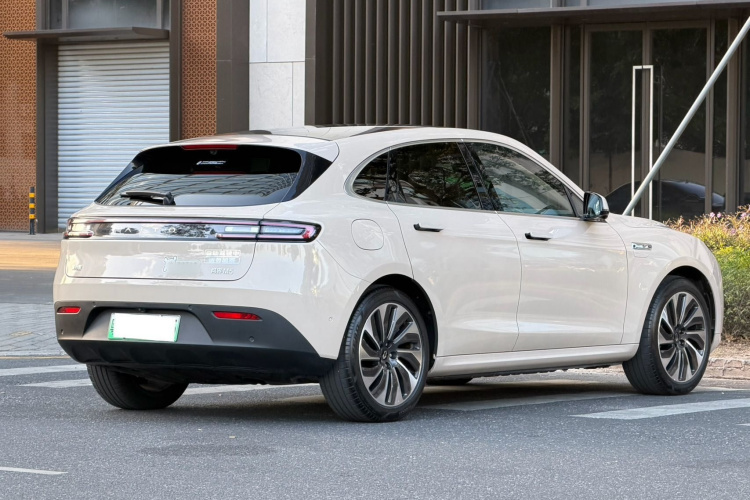 鸿蒙智行 问界M5 2023款 增程四驱智驾版车身外观7