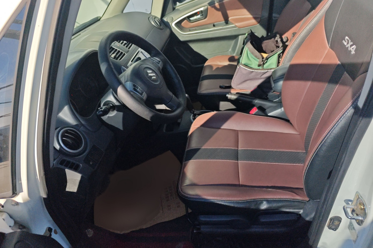 铃木 天语 SX4 2013款 酷锐 1.6L 自动20周年3G智能版局部细节19