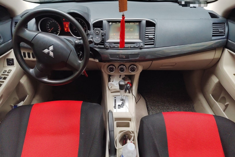 三菱 翼神 2012款 贺岁版 1.8L CVT舒适型中控内饰12