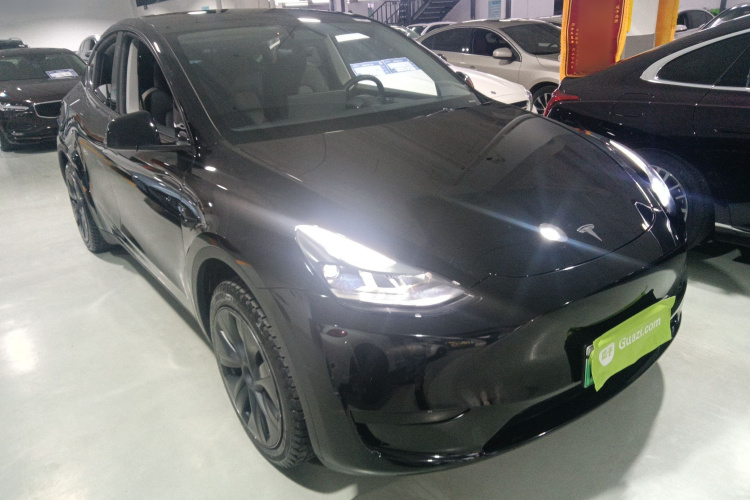 特斯拉 Model Y 2024款 后轮驱动版车身外观3