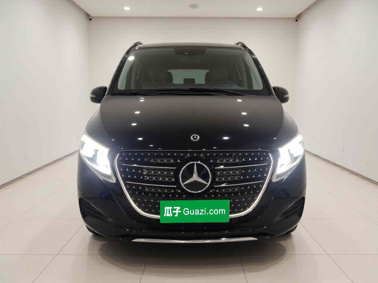 奔驰V级 2024款 V 300 L 长轴距尊贵版(2)