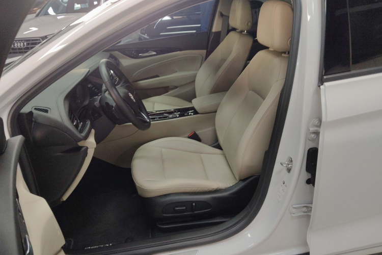 别克 君威 2020款 552T 精英型中控内饰19